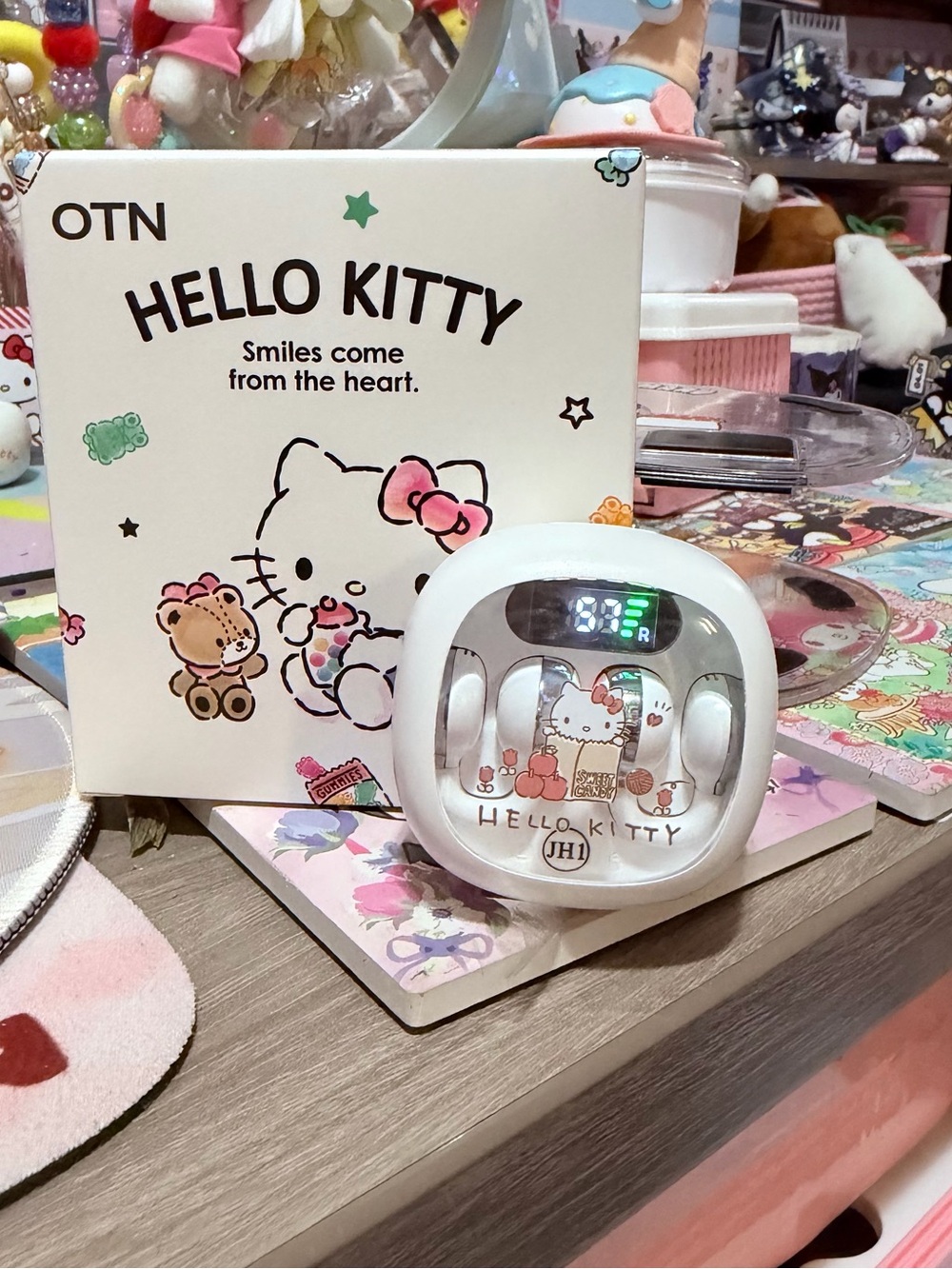Hello Kitty Bluetooth earbuds